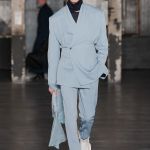 La sfilata di Parigi che ha rifatto il look di “American Psycho” Dopo quelli di Laclos e Baudelaire, Louis-Gabriel Nouchi si è ispirato a Bret Easton Ellis | Image 436794