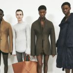 Diamo il benvenuto alla stagione del minimalismo Nell'era della moda come intrattenimento, alcuni designer scelgono la semplicità