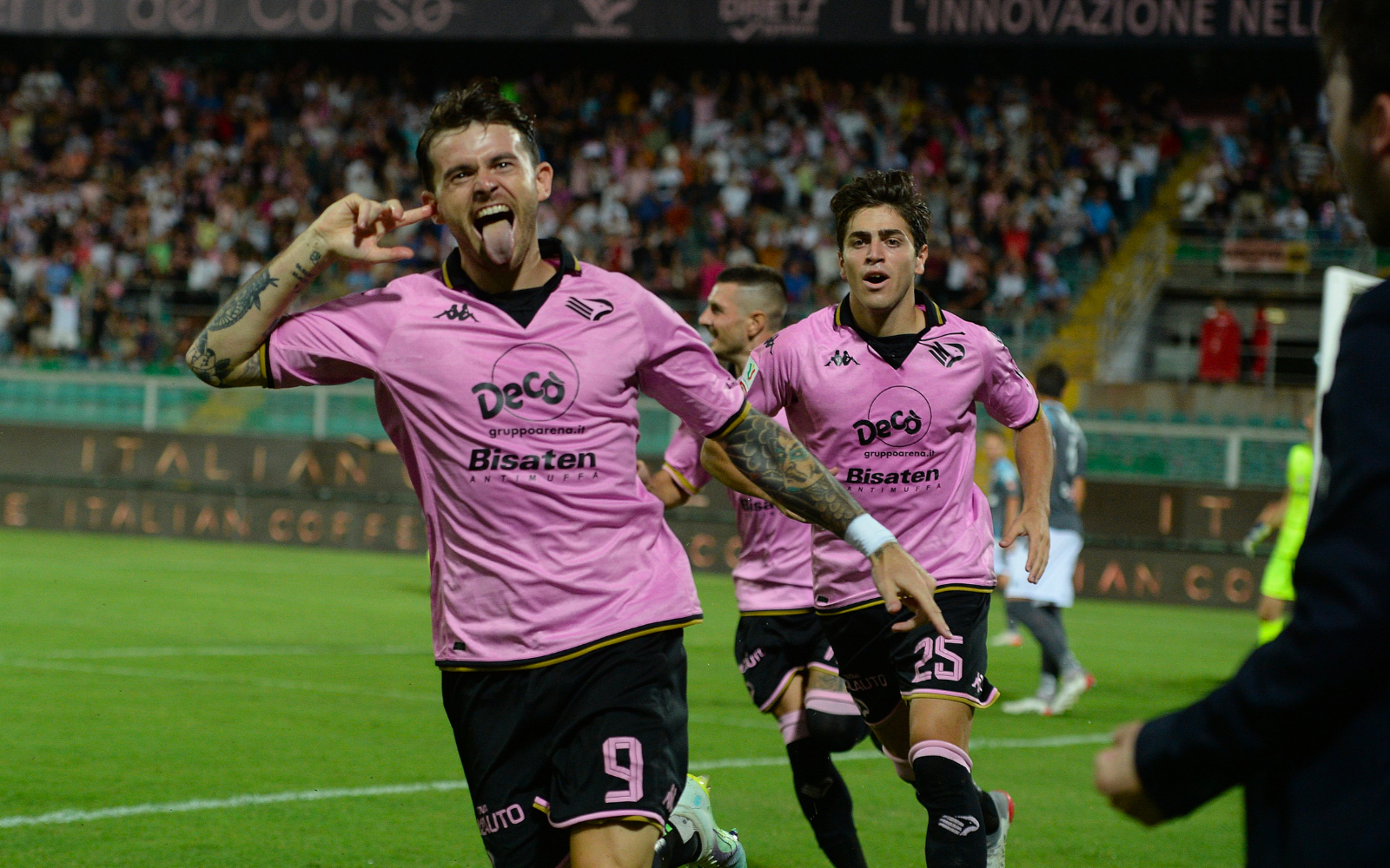 Palermo's new fourth jersey with all the historical logos