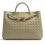 Bottega Veneta introduces the new Andiamo bag A new object of desire that combines craftsmanship, functionality and coolness | Image 438780