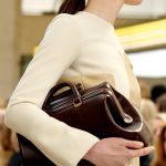 I 10 migliori design della carriera di Phoebe Philo Dalla t-shirt di pelle ai tacchi ricoperti di pelo | Image 440200