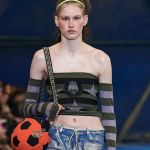 Cormio scende in campo e presenta l’accessorio più divertente della Milano Fashion Week Tra estetica girly e ispirazioni Futsal