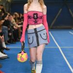 Cormio conquers the field and presents the funniest accessory of Milan Fashion Week Between girly aesthetics and Futsal inspirations | Image 441146