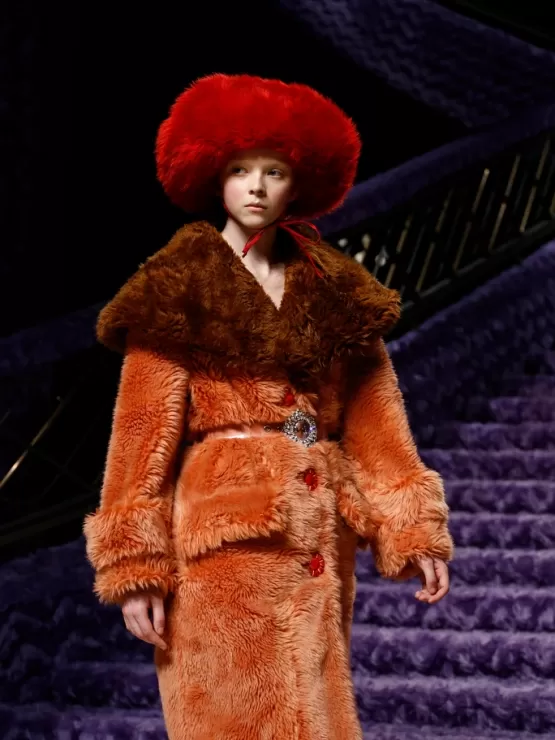 Why the bearskin is the real trend of the season From Gucci's glamorous declination to Burberry's hunting twist | Image 441748