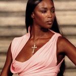 The Gothic revival of crosses in fashion Blumarine, Dolce&Gabbana, Gucci: Christian symbolism on the catwalk | Image 443569