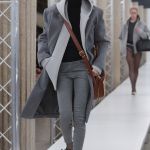 I bellissimi nerd di Miu Miu Cardigan, occhiali, chignon incasinati – e Mia Goth! | Image 444600