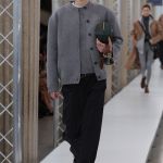 I bellissimi nerd di Miu Miu Cardigan, occhiali, chignon incasinati – e Mia Goth! | Image 444597