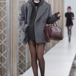 I bellissimi nerd di Miu Miu Cardigan, occhiali, chignon incasinati – e Mia Goth! | Image 444592