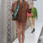 I bellissimi nerd di Miu Miu Cardigan, occhiali, chignon incasinati – e Mia Goth! | Image 444575