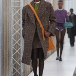 I bellissimi nerd di Miu Miu Cardigan, occhiali, chignon incasinati – e Mia Goth! | Image 444564