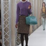 I bellissimi nerd di Miu Miu Cardigan, occhiali, chignon incasinati – e Mia Goth! | Image 444559