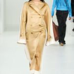 La morte della sfilata come espressione artistica Il fashion month appena conclusosi ha dimostrato che la moda è giunta alla fine di un'era iconica | Image 444849