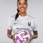 La nuova maglia dell'Angel City è customizzabile attraverso 12 patches La squadra femminile di Los Angeles si conferma una delle più attente alla propria estetica | Image 445680