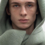 Creare cappelli come atto di resistenza Intervista al designer ucraino Ruslan Baginskiy