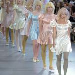 La femminilità ribelle del babydoll Da Versace a Loewe, l'abito babydoll è protagonista delle collezioni SS23 | Image 446862