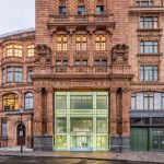 Prada ha aperto un Caffè a Londra L’iconico verde Prada è approdato da Harrods