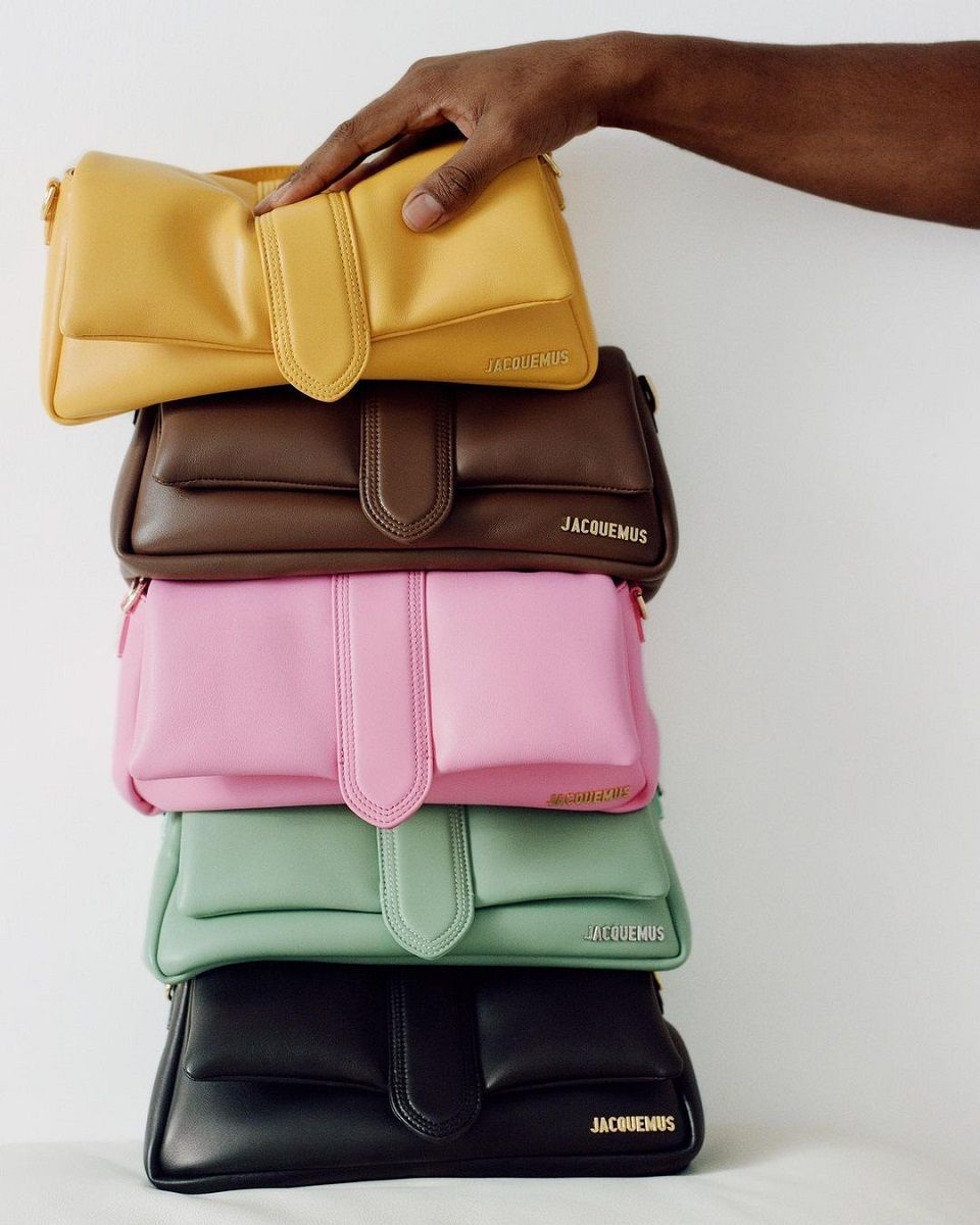 Trend SS23: the must-have bags of the moment XXL, wristlets, baguette, with romantic and sparkling details | Image 448435