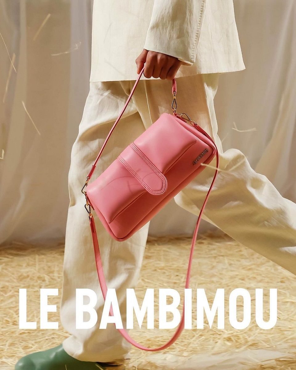 Trend SS23: the must-have bags of the moment XXL, wristlets, baguette, with romantic and sparkling details | Image 448436