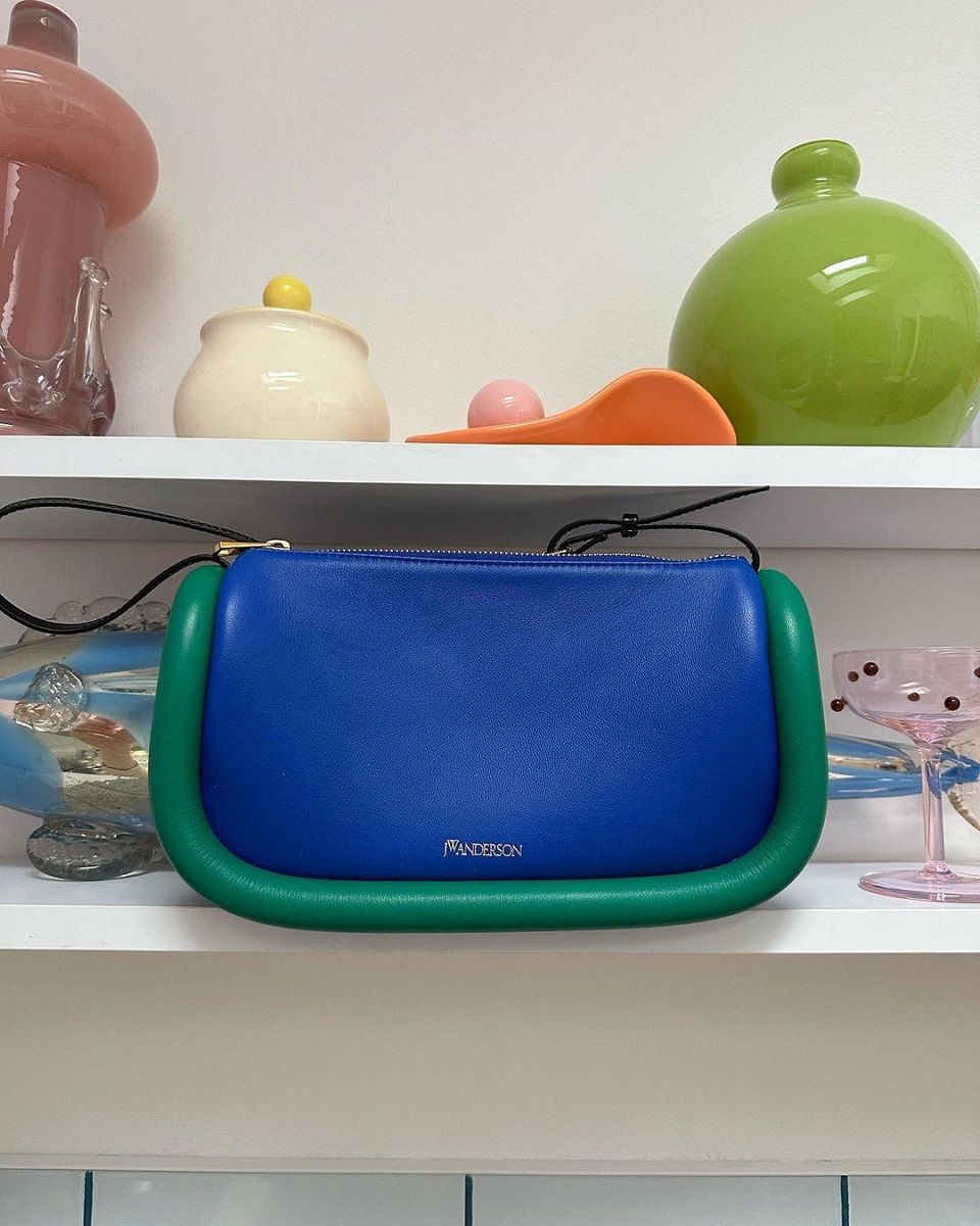 Trend SS23: the must-have bags of the moment XXL, wristlets, baguette, with romantic and sparkling details | Image 448439