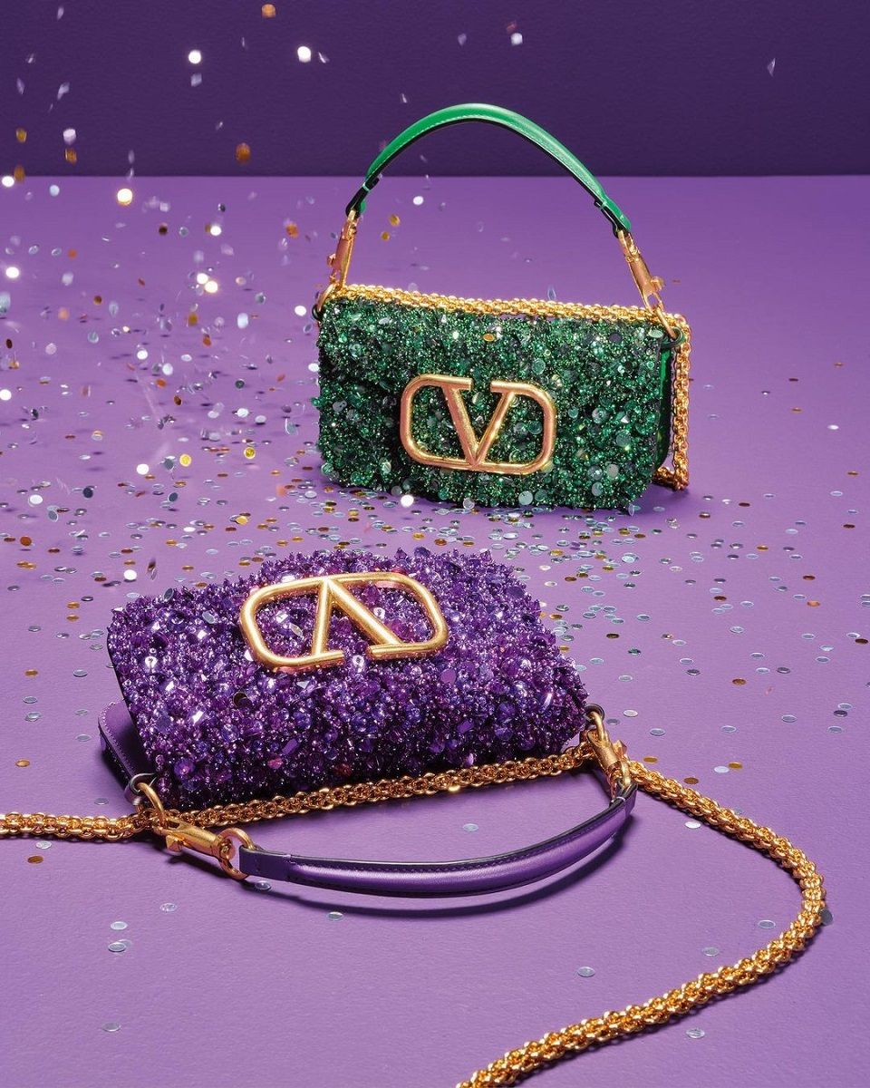 Trend SS23: the must-have bags of the moment XXL, wristlets, baguette, with romantic and sparkling details | Image 448448