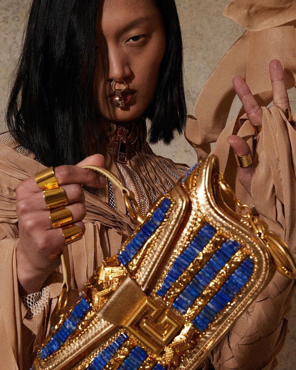 Trend SS23: the must-have bags of the moment XXL, wristlets, baguette, with romantic and sparkling details | Image 448452