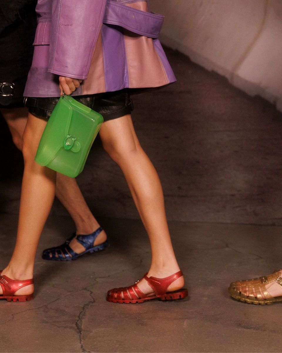 Trend SS23: the must-have bags of the moment XXL, wristlets, baguette, with romantic and sparkling details | Image 448476