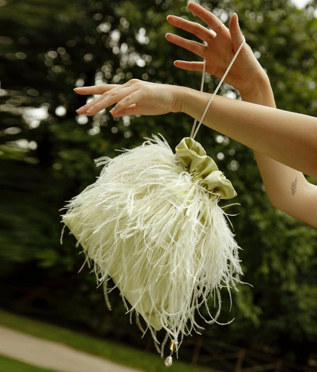 Trend SS23: the must-have bags of the moment XXL, wristlets, baguette, with romantic and sparkling details | Image 448477