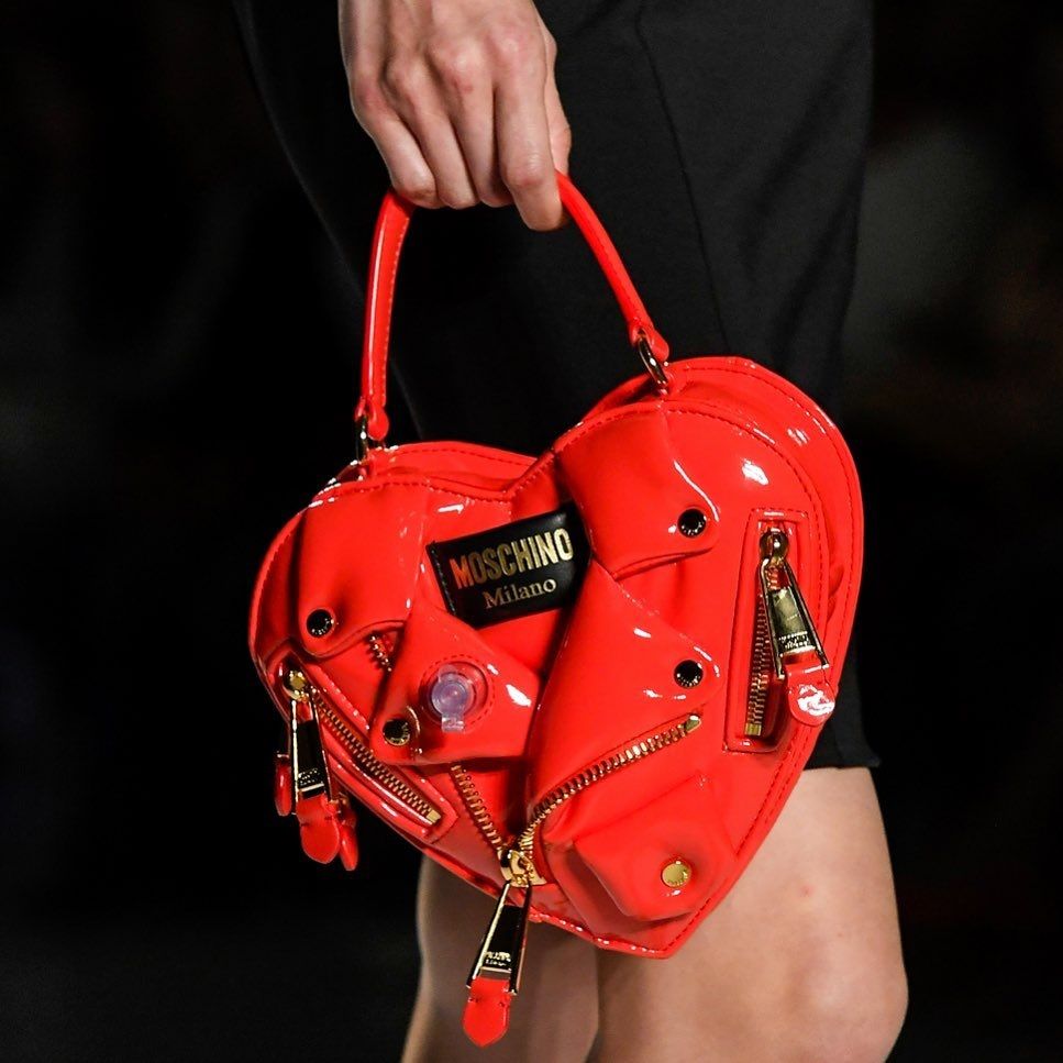 Trend SS23: the must-have bags of the moment XXL, wristlets, baguette, with romantic and sparkling details | Image 448482