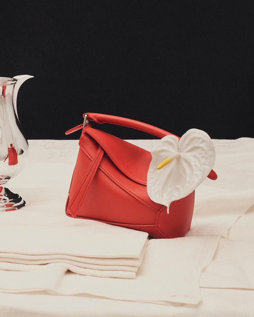 Trend SS23: the must-have bags of the moment XXL, wristlets, baguette, with romantic and sparkling details | Image 448488