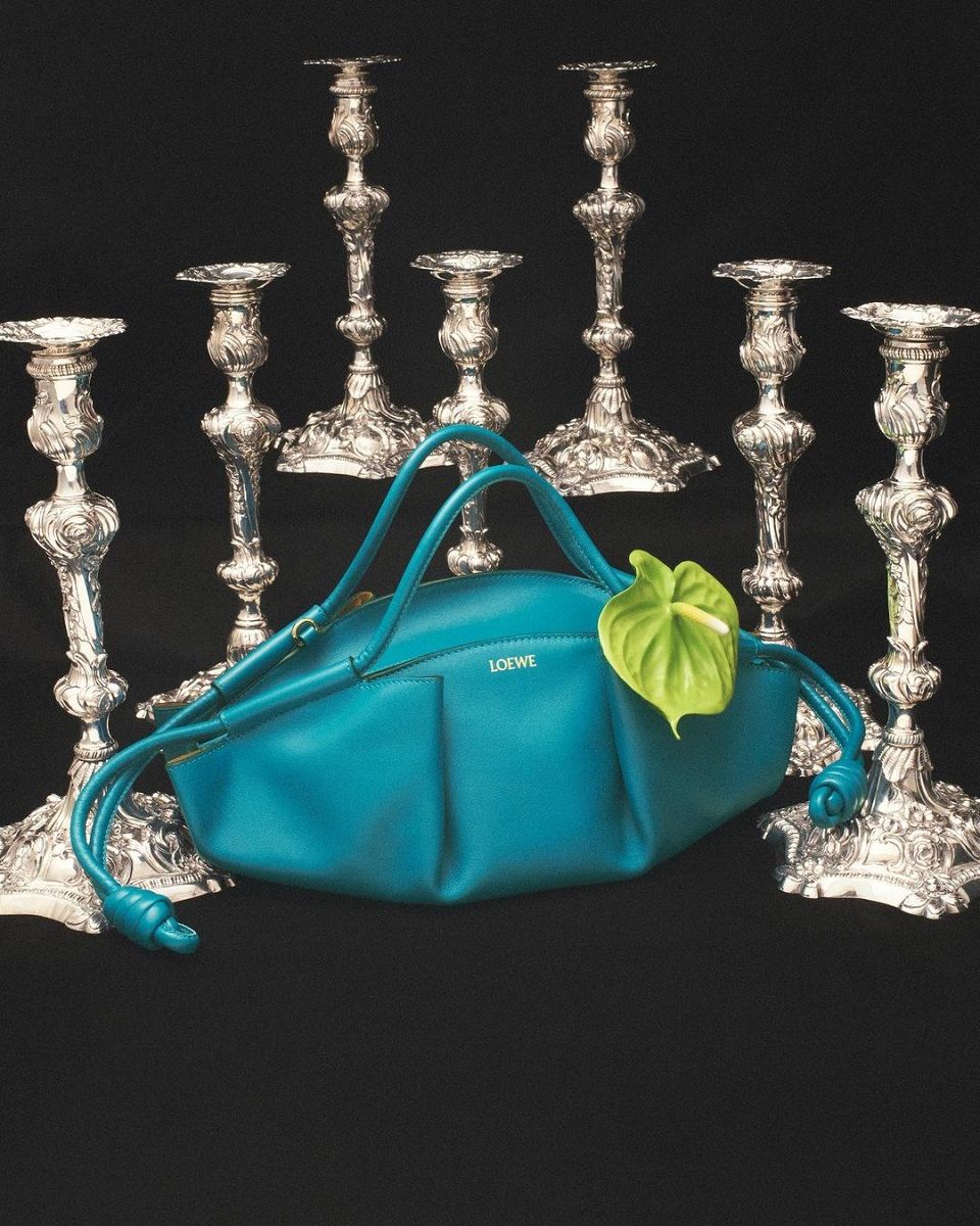 Trend SS23: the must-have bags of the moment XXL, wristlets, baguette, with romantic and sparkling details | Image 448489