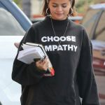 What are Selena Gomez's recommended books? Mental health, personal growth and changes to bring | Image 448517