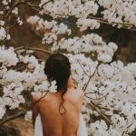 Come prendersi cura della pelle sensibile in primavera Tra caldo, freddo, vento e allergie mini guida beauty per la SS23
