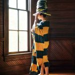 Erykah Badu collabora con Marni a una capsule che celebra la spiritualità Cappotti, stivali e cappelli in patchwork e paillettes offrono un'esperienza mistica nel mondo di Badu