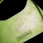 La nuova Platt Crackle Bag di Acne Studios Morbida e rigida, organica ma lavorata, oltre il genere