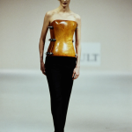 Gli effetti speciali della moda di Hussein Chalayan Il designer turco-cipriota che non ha mai smesso di stupire