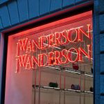 J.W. Anderson apre la sua prima boutique a Milano Il nuovo indirizzo da non perdere nel cuore del Quadrilatero