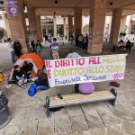 In Italy students are protesting for the overpriced rents Camped outside universities, they are worried about the cost of rooms and the shortage of beds | Image 453517