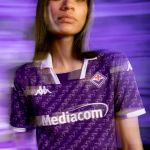The new Fiorentina jersey for the 2023/24 season The lily protagonist of the new Kappa jersey | Image 454970