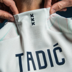 L'Ajax torna ad avere una maglia Away bianca dopo 35 anni Era dalla stagione 88/89 che per regolamento le maglie da trasferta non erano bianche