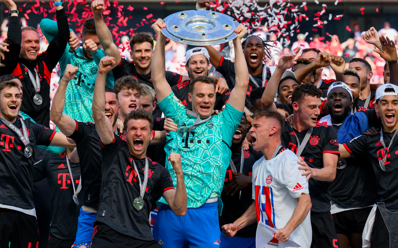 FC Bayern München Lift The Meisterschale 🏆 