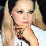 History of the headband How a simple piece of fabric became a cult | Image 455536