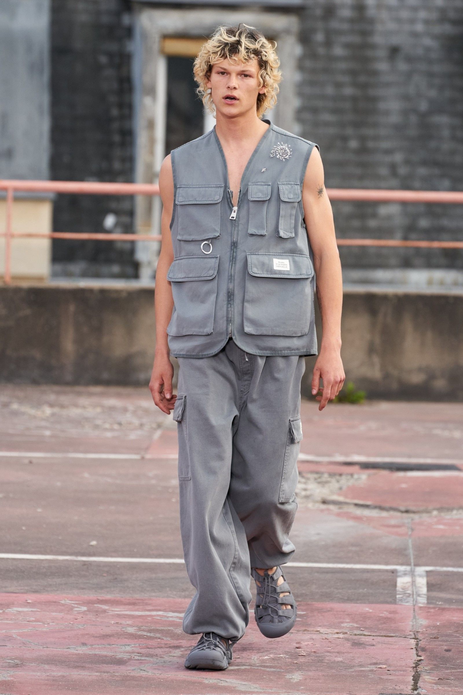 The real trend of the season is the tactical vest Mahmood brings a new silhouette to Sanremo  | Image 458375