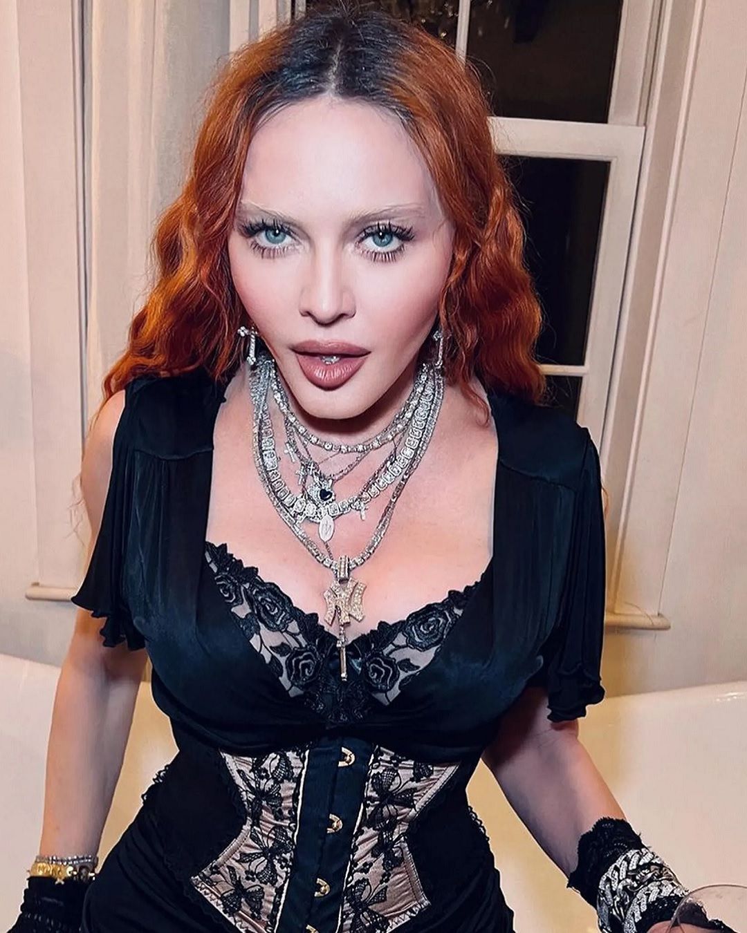 Vetements habillera Madonna lors de sa prochaine tournée Guram Gvasalia a travaillé en étroite collaboration avec la star sur les nouveaux looks