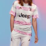 La maglia away della Juventus 2023/24