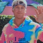 Tutto sulla hoodie di Ken “I am Kenough” Il costume design di Barbie era pazzesco, ma il pubblico ha amato una felpa