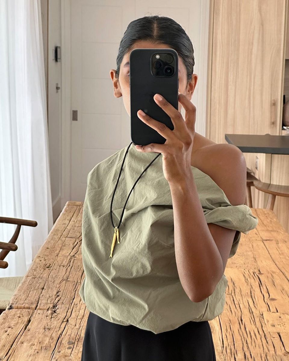 The 90s necklace is the accessory trend for summer From Drew Barrymore to Bella Hadid, no celebrity can resist the cord necklace | Image 463336