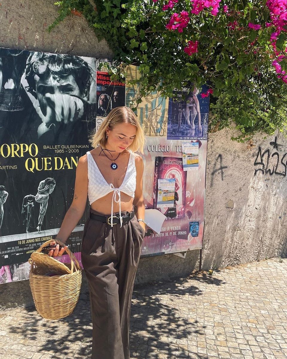 The 90s necklace is the accessory trend for summer From Drew Barrymore to Bella Hadid, no celebrity can resist the cord necklace | Image 463337