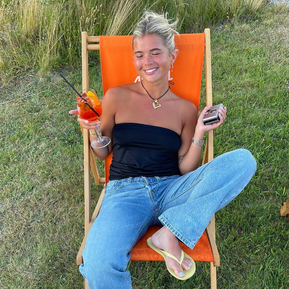 The 90s necklace is the accessory trend for summer From Drew Barrymore to Bella Hadid, no celebrity can resist the cord necklace | Image 463379