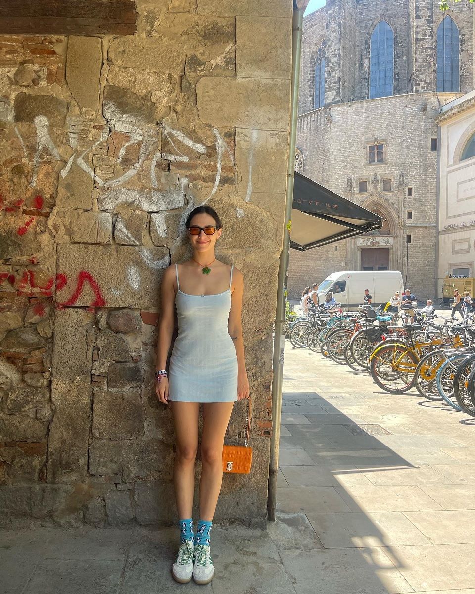 The 90s necklace is the accessory trend for summer From Drew Barrymore to Bella Hadid, no celebrity can resist the cord necklace | Image 463385