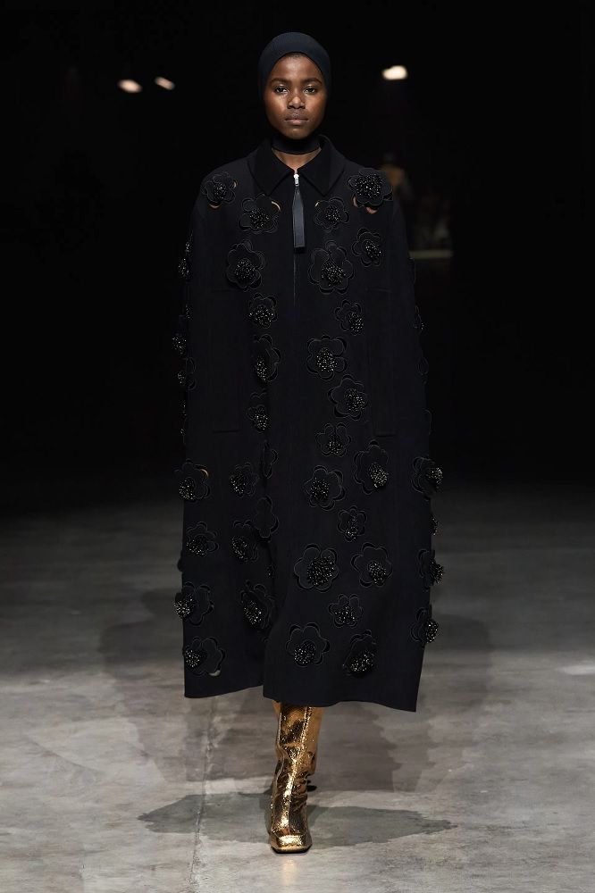 FW23 trend: metallic boots How disco boots can give fall looks a twist | Image 465957